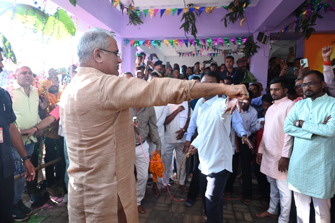 C M Bhupesh Baghel prayed for the happiness and prosperity of the people of the state by offering prayers to Gaura-Gauri.