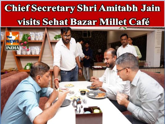 Chief Secretary Shri Amitabh Jain visits Sehat Bazar Millet Café