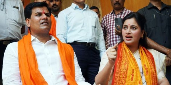 Use of criminal force to deter a public servant from discharge of duty" in the FIR registered against independent MP Navneet Rana and her husband MLA Ravi Rana
