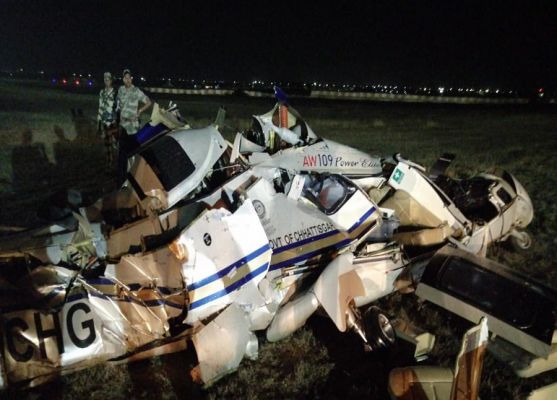 A Chhattisgarh government helicopter crashed at the Raipur airport .