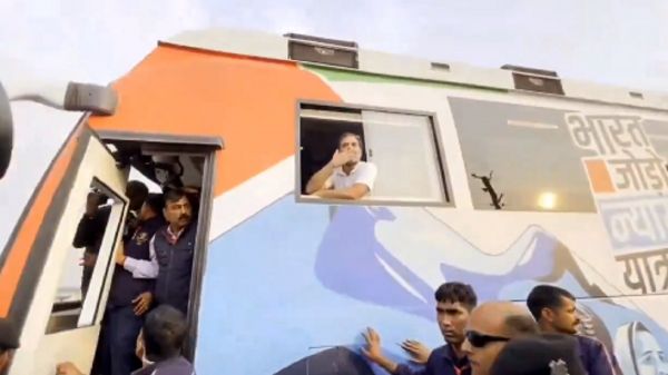 Rahul flying kisses audience yelling 'Modi, Modi' and 'Jai Shri Ram' on Nyay Yatra