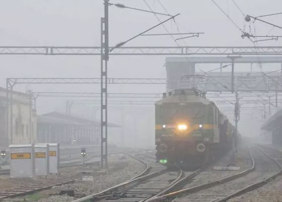 Delhi: Dense fog and cold delay flights, trains