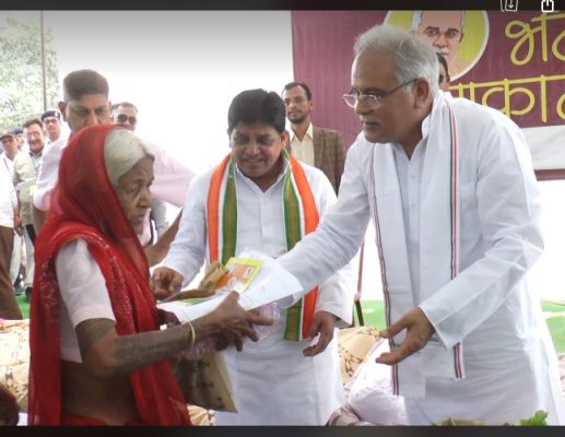 Ration card of an elderly woman made on spot after intervention of Chief Minister