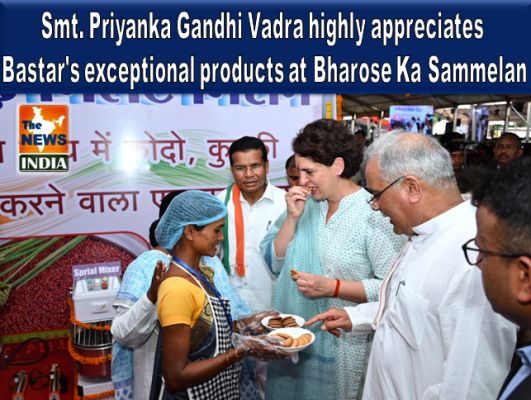 Smt. Priyanka Gandhi Vadra highly appreciates Bastar's exceptional products at Bharose Ka Sammelan