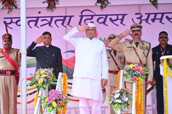 76th Anniversary of the Independence Day: Chief Minister unfurled the national flag at Police Parade Ground of Raipur: unveiled various gifts for the people of the state
